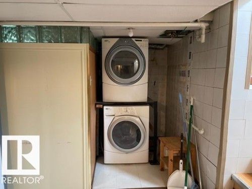 10917 96 Street, Edmonton, AB - Indoor Photo Showing Laundry Room