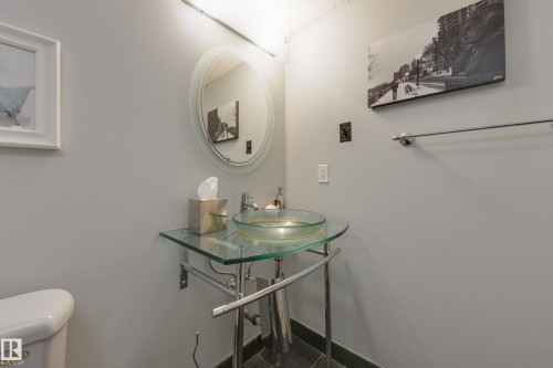 7 9734 111 Street, Edmonton, AB - Indoor Photo Showing Bathroom