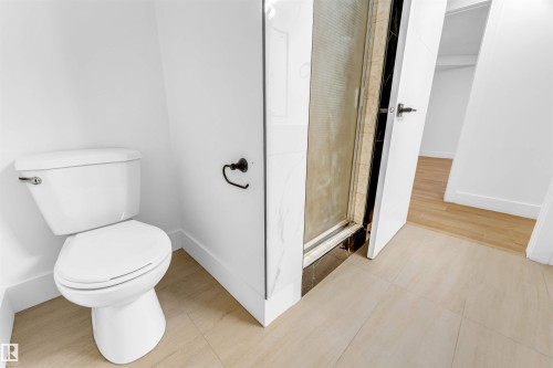 3508 84 Street, Edmonton, AB - Indoor Photo Showing Bathroom
