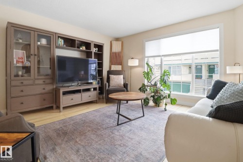 38 882 Ryan Place, Edmonton, AB - Indoor Photo Showing Living Room