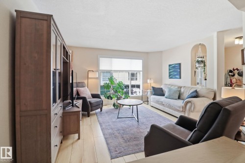 38 882 Ryan Place, Edmonton, AB - Indoor Photo Showing Living Room