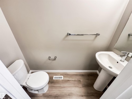 100 2072 Wonnacott Way, Edmonton, AB - Indoor Photo Showing Bathroom