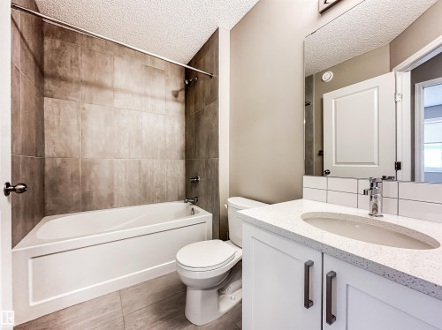 100 2072 Wonnacott Way, Edmonton, AB - Indoor Photo Showing Bathroom