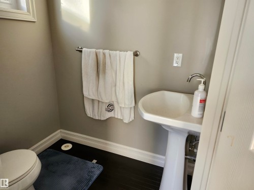 12026 167B Avenue, Edmonton, AB - Indoor Photo Showing Bathroom