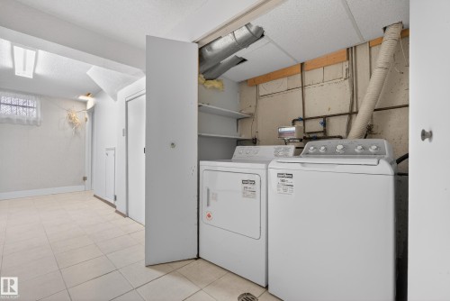 Laundry room with washing machine and dryer - 11435 37A Avenue, Edmonton, AB - Indoor Photo Showing Laundry Room