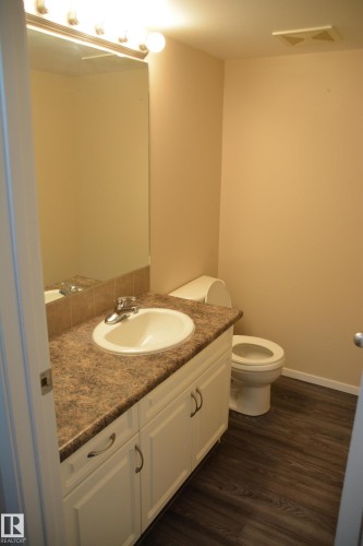 11176 83 Avenue, Edmonton, AB - Indoor Photo Showing Bathroom