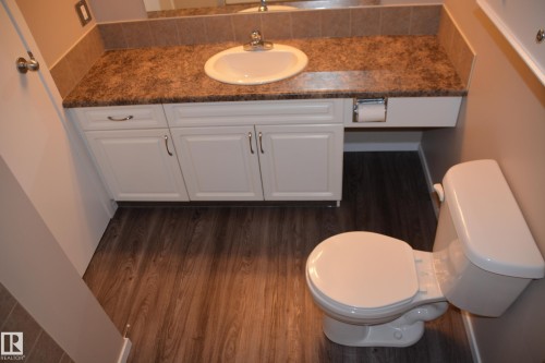 11176 83 Avenue, Edmonton, AB - Indoor Photo Showing Bathroom
