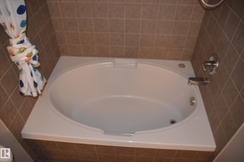 11176 83 Avenue, Edmonton, AB - Indoor Photo Showing Bathroom