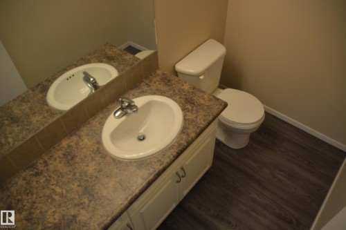 11176 83 Avenue, Edmonton, AB - Indoor Photo Showing Bathroom