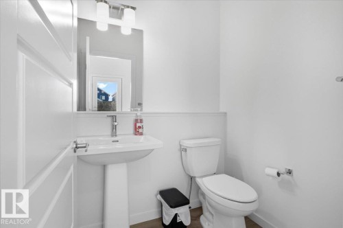 3323 Erlanger Bend, Edmonton, AB - Indoor Photo Showing Bathroom