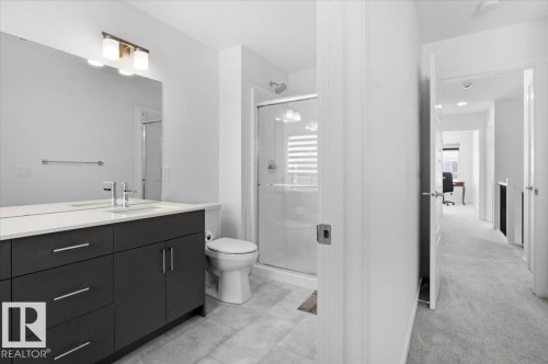3323 Erlanger Bend, Edmonton, AB - Indoor Photo Showing Bathroom