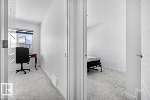 3323 Erlanger Bend, Edmonton, AB - Indoor