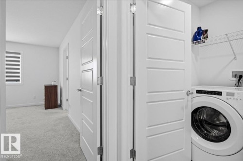 3323 Erlanger Bend, Edmonton, AB - Indoor Photo Showing Laundry Room