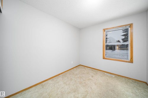 Empty room featuring light colored carpet and baseboards - 8908 130 Avenue Nw, Edmonton, AB - Indoor Photo Showing Other Room
