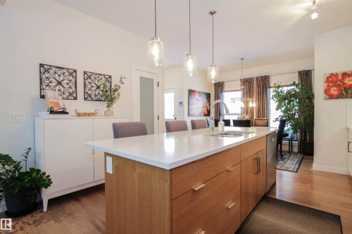 7200 Cardinal Way, Edmonton, AB - Indoor Photo Showing Kitchen