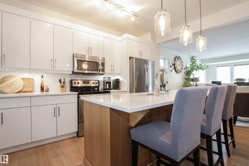 7200 Cardinal Way, Edmonton, AB - Indoor Photo Showing Kitchen With Stainless Steel Kitchen With Upgraded Kitchen