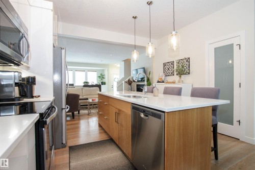 7200 Cardinal Way, Edmonton, AB - Indoor Photo Showing Kitchen With Stainless Steel Kitchen With Upgraded Kitchen