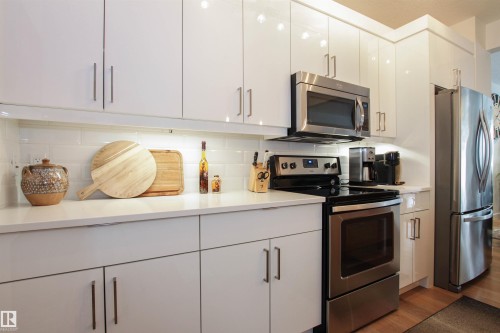 7200 Cardinal Way, Edmonton, AB - Indoor Photo Showing Kitchen With Stainless Steel Kitchen With Upgraded Kitchen