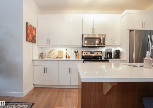 7200 Cardinal Way, Edmonton, AB - Indoor Photo Showing Kitchen With Stainless Steel Kitchen With Upgraded Kitchen
