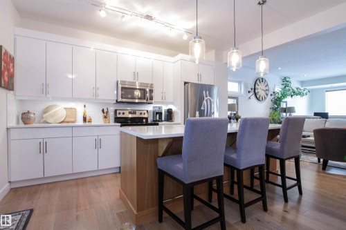 7200 Cardinal Way, Edmonton, AB - Indoor Photo Showing Kitchen With Stainless Steel Kitchen With Upgraded Kitchen