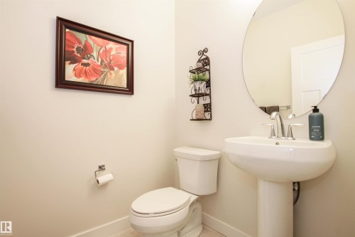 7200 Cardinal Way, Edmonton, AB - Indoor Photo Showing Bathroom