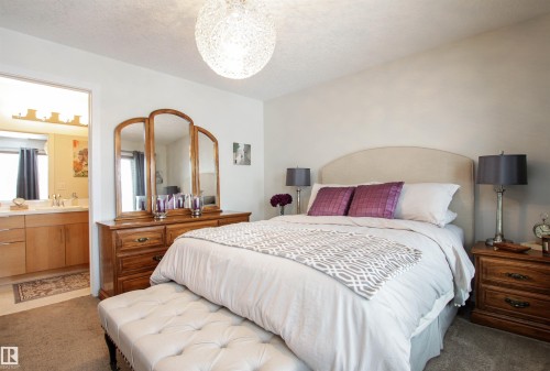 7200 Cardinal Way, Edmonton, AB - Indoor Photo Showing Bedroom