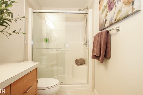 7200 Cardinal Way, Edmonton, AB - Indoor Photo Showing Bathroom
