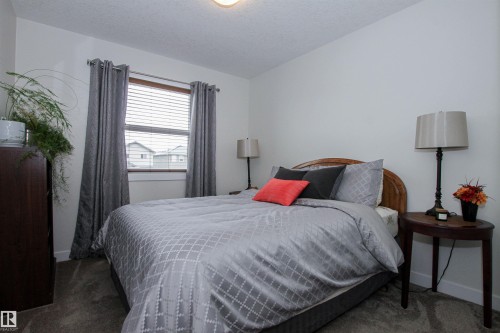 7200 Cardinal Way, Edmonton, AB - Indoor Photo Showing Bedroom