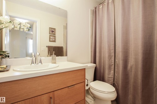 7200 Cardinal Way, Edmonton, AB - Indoor Photo Showing Bathroom