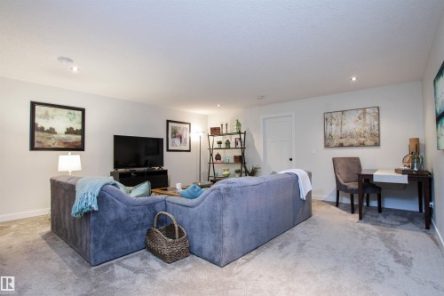 7200 Cardinal Way, Edmonton, AB - Indoor Photo Showing Living Room