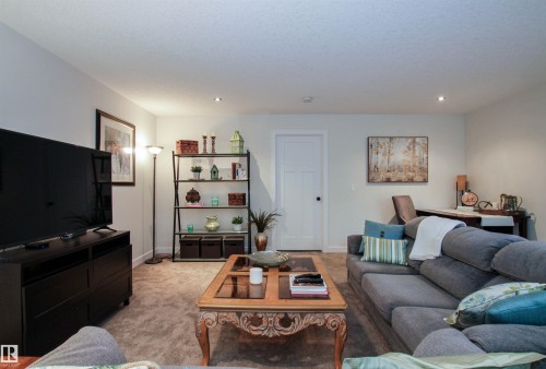 7200 Cardinal Way, Edmonton, AB - Indoor Photo Showing Living Room