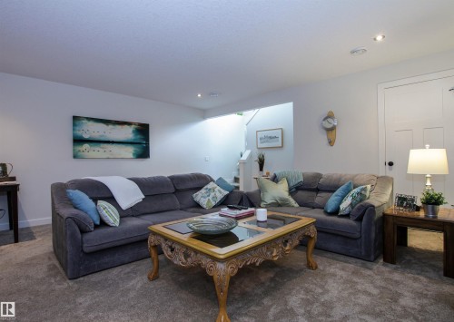 7200 Cardinal Way, Edmonton, AB - Indoor Photo Showing Living Room