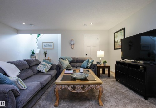 7200 Cardinal Way, Edmonton, AB - Indoor Photo Showing Living Room