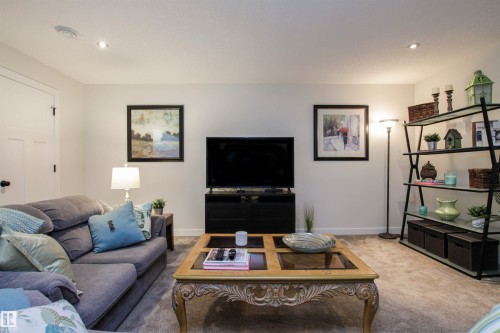 7200 Cardinal Way, Edmonton, AB - Indoor Photo Showing Living Room