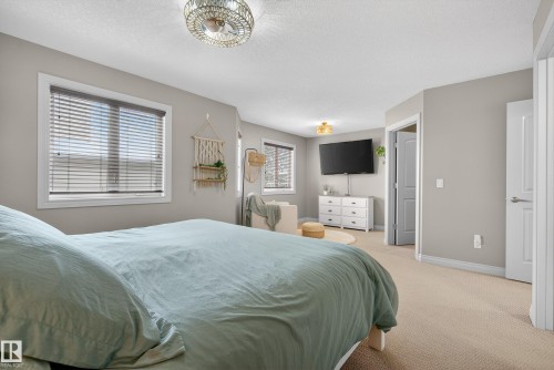 Bedroom with light carpet and a textured ceiling - 44 903 Rutherford Road, Edmonton, AB - Indoor Photo Showing Bedroom