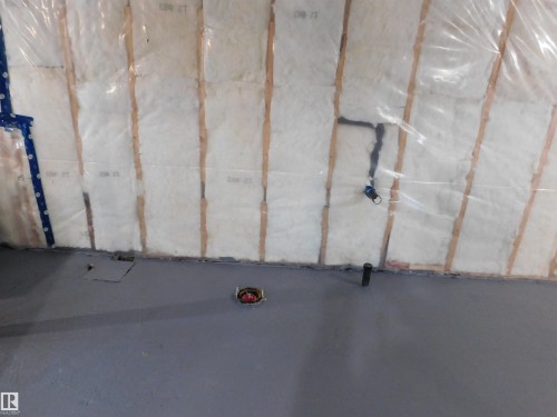 12112 150 Avenue, Edmonton, AB - Indoor Photo Showing Bathroom