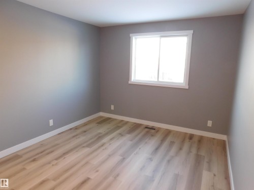 12112 150 Avenue, Edmonton, AB - Indoor Photo Showing Other Room