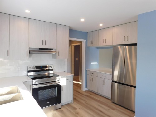 12112 150 Avenue, Edmonton, AB - Indoor Photo Showing Kitchen