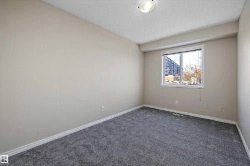 5 130 Hyndman Crescent, Edmonton, AB - Indoor Photo Showing Other Room
