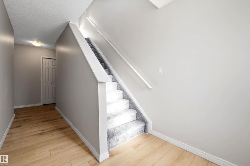 5 130 Hyndman Crescent, Edmonton, AB - Indoor Photo Showing Other Room