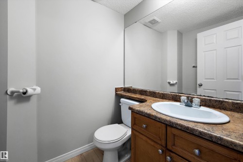 5 130 Hyndman Crescent, Edmonton, AB - Indoor Photo Showing Bathroom