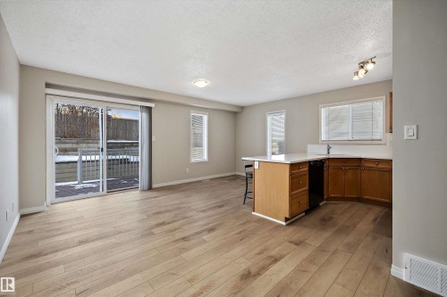 5 130 Hyndman Crescent, Edmonton, AB - Indoor