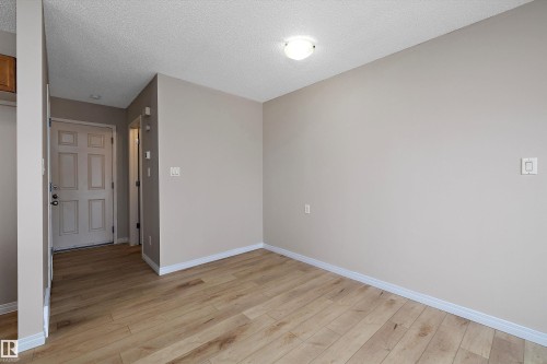 5 130 Hyndman Crescent, Edmonton, AB - Indoor Photo Showing Other Room