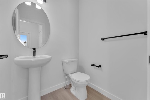 752 Mattson Drive, Edmonton, AB - Indoor Photo Showing Bathroom