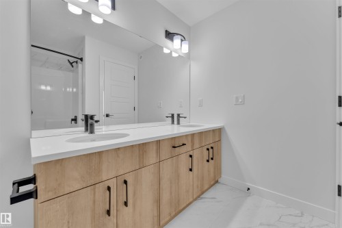 752 Mattson Drive, Edmonton, AB - Indoor Photo Showing Bathroom