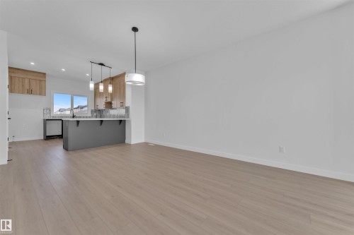 752 Mattson Drive, Edmonton, AB - Indoor Photo Showing Kitchen