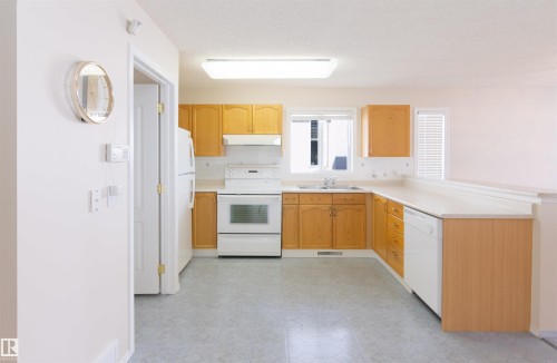 41 14428 Miller Boulevard, Edmonton, AB - Indoor Photo Showing Kitchen
