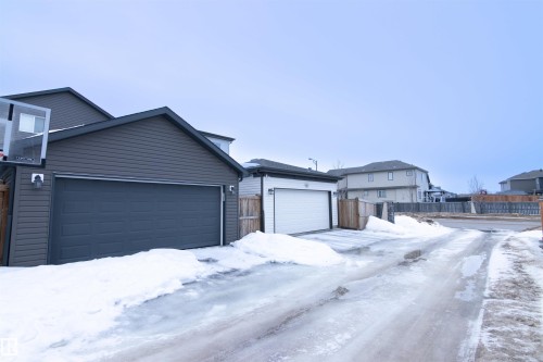 888 Cy Becker Drive, Edmonton, AB - Outdoor