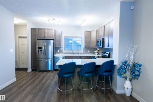 888 Cy Becker Drive, Edmonton, AB - Indoor Photo Showing Kitchen