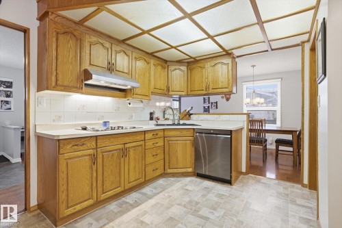 6903 12 Avenue, Edmonton, AB - Indoor Photo Showing Kitchen